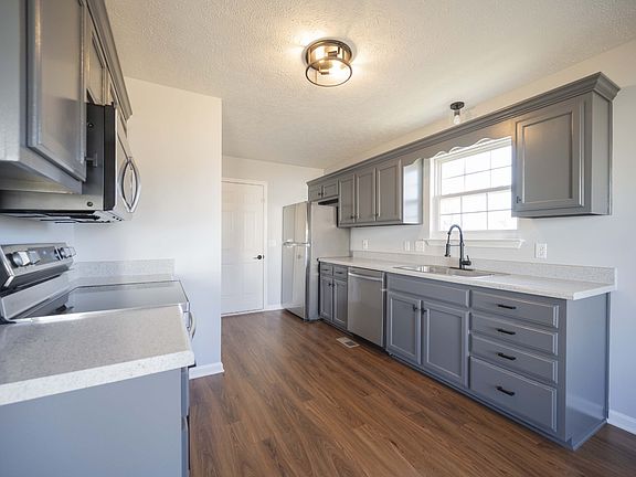 4th image of 148 Centerrock Dr