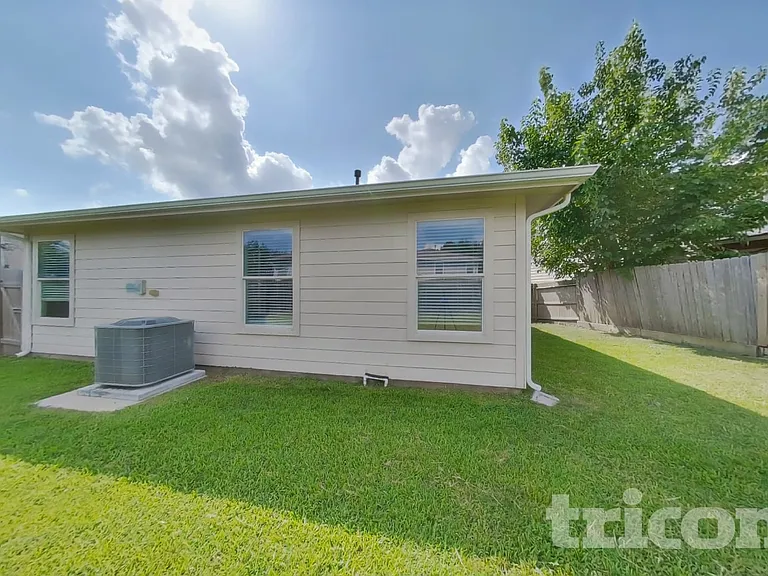 1403 Glens Ferry Ln — Photo 18