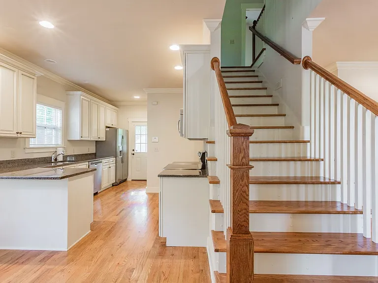 1456 Mercer St — Photo 14