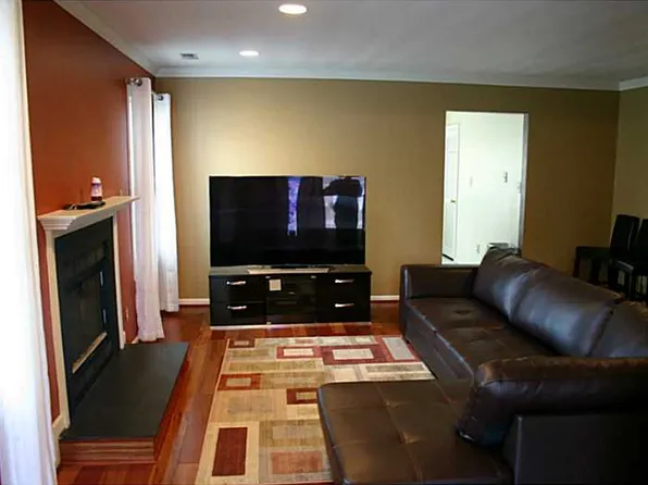 37 Holly Hill Ln, Portsmouth, VA 23702