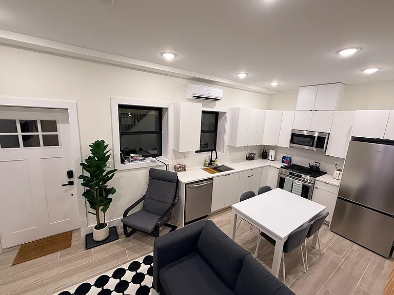 27 Graham St #3 — Photo 2