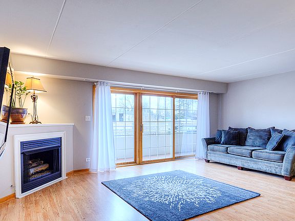 4th image of 10836 S 76th Ave APT 2G