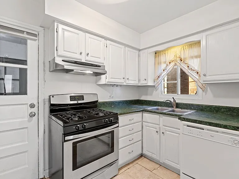 1539 Monroe Ave #1 — Photo 8