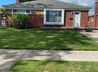 23025 Playview St, Saint Clair Shores, MI 48082