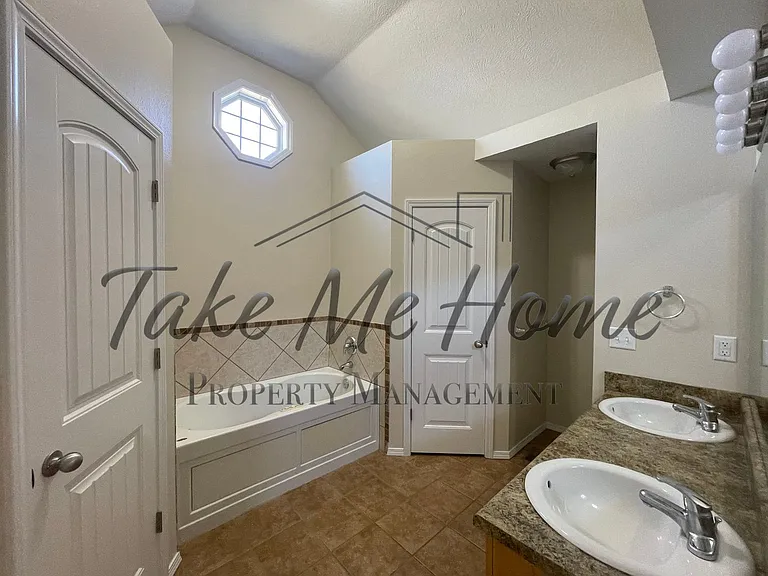 644 N Cox Ave — Photo 8