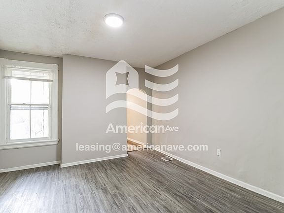 1213641_002_wm_-_living_room_13480450.jpg