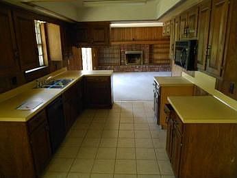 3rd image of 1511 W Gum St