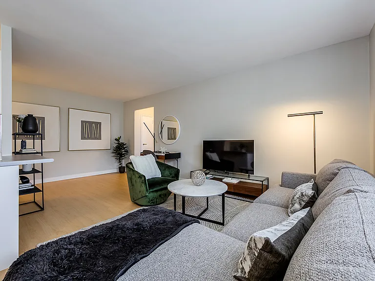 740 Midland Ave — Photo 5