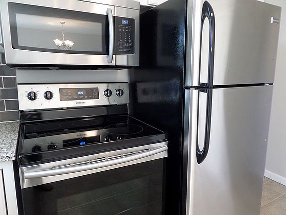 4th image of 8379 Zenith Dr