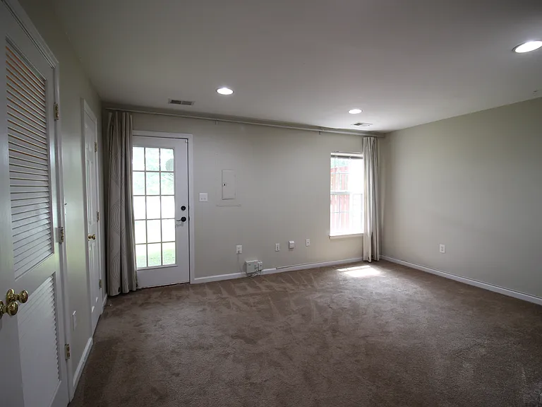 Floor-level Rec. Room