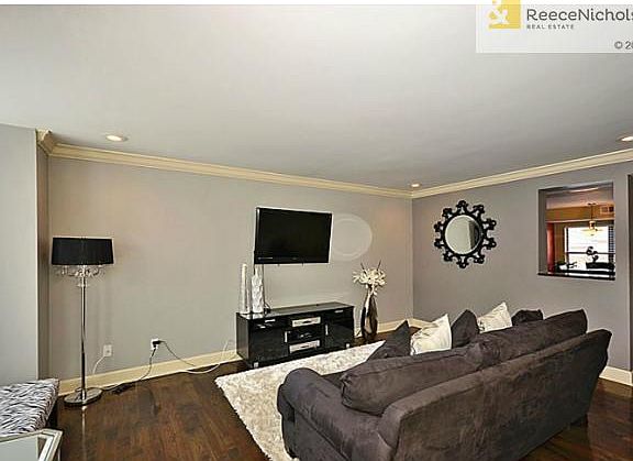 3rd image of 516 W 10th St #516