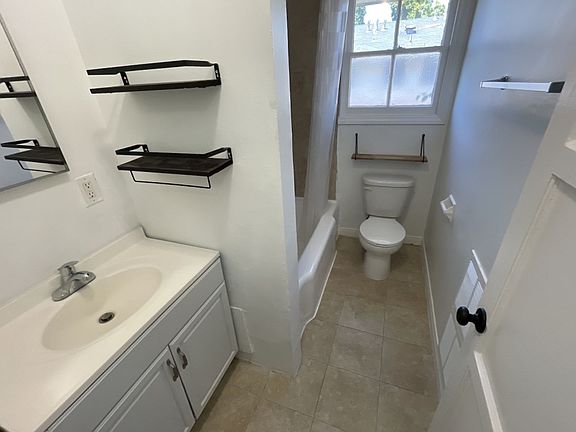3rd image of 1645 N Vista St #1653-3