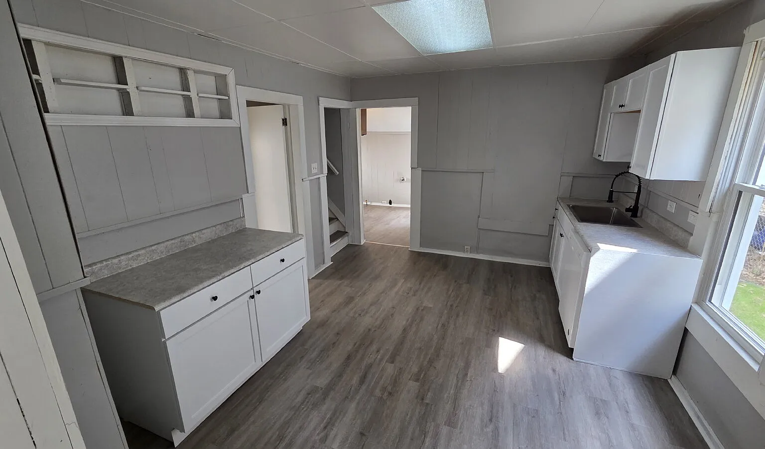 3 bed, 1.0 bath, 1100 sqft, $1,350 — Photo 3