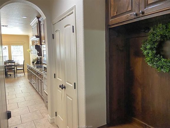 5th image of 4310 Rock Bend Dr