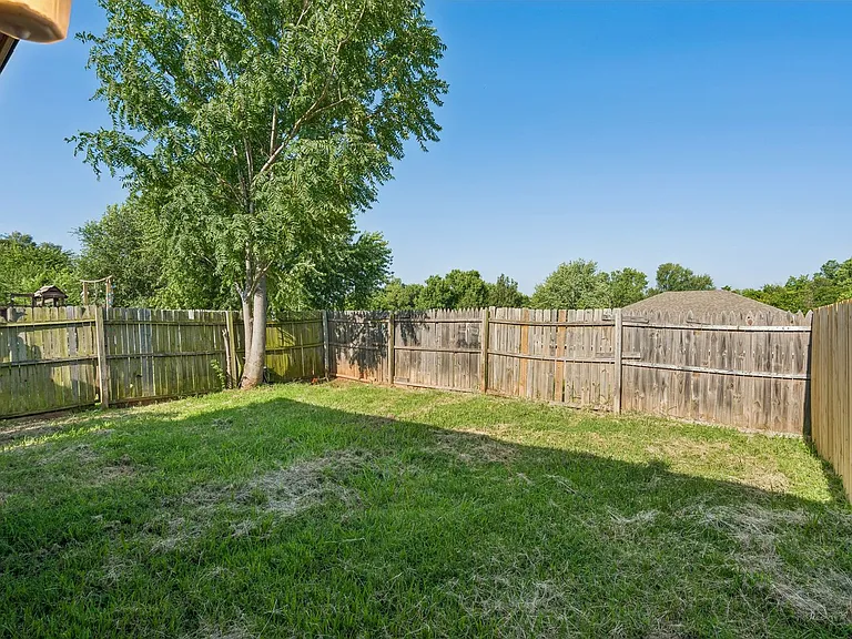 1021 Shady Creek Cir — Photo 26