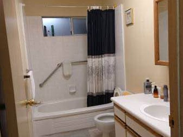 3 bedroom rental in Surrey — photo 11