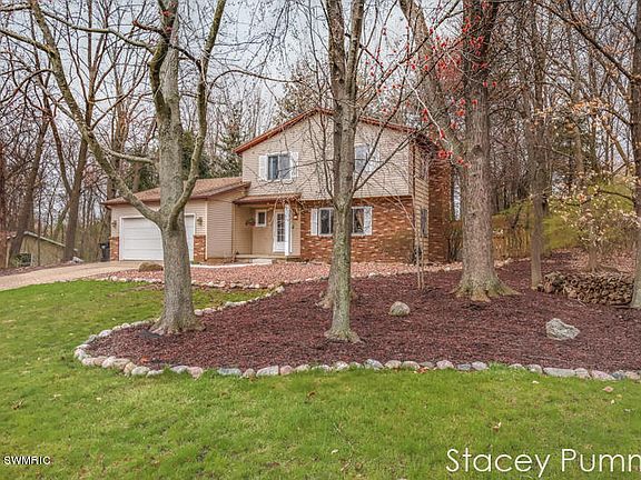 2nd image of 2689 Oldepointe Dr NE