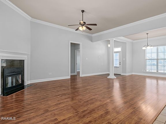 5th image of 106 Quiet Bluff Dr