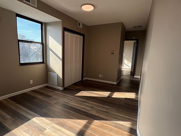 2nd image of 2905 Glenmore Ave APT 8