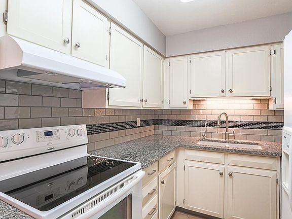5th image of 2221 W Farmdale Ave Unit 9