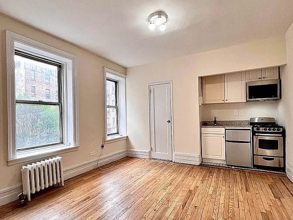 2nd image of 508 W 112th St APT 3B1