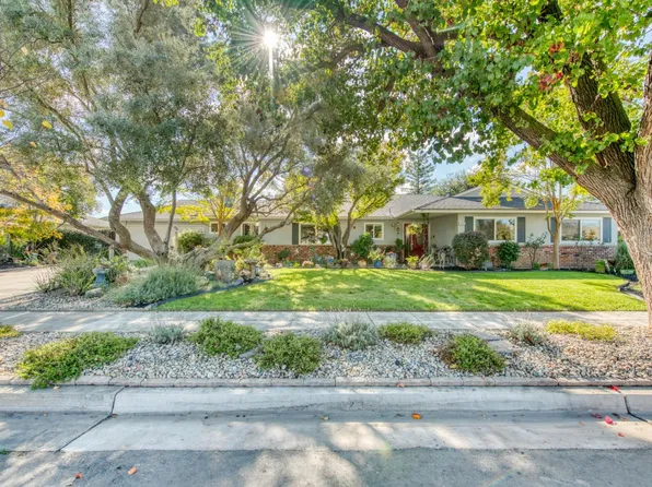 3059 W Dovewood Ln, Fresno, CA 93711