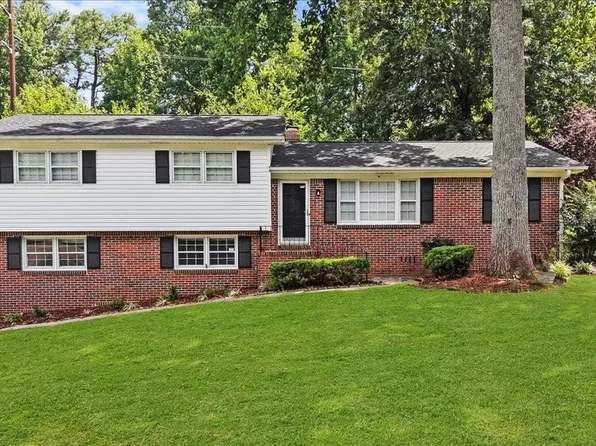 2336 Mountain Oaks Ln, Birmingham, AL 35226