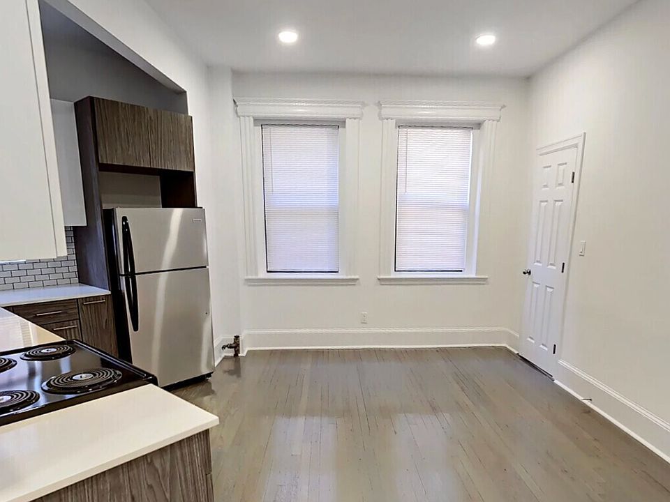 1st image of 19 Queensberry St APT 9