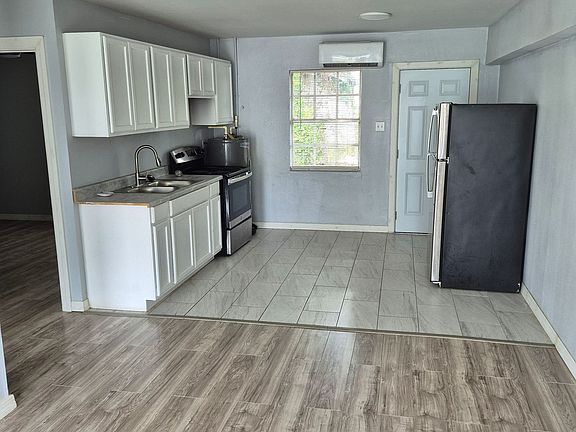 3rd image of 3408 E Dr Martin Luther King Jr Blvd #8