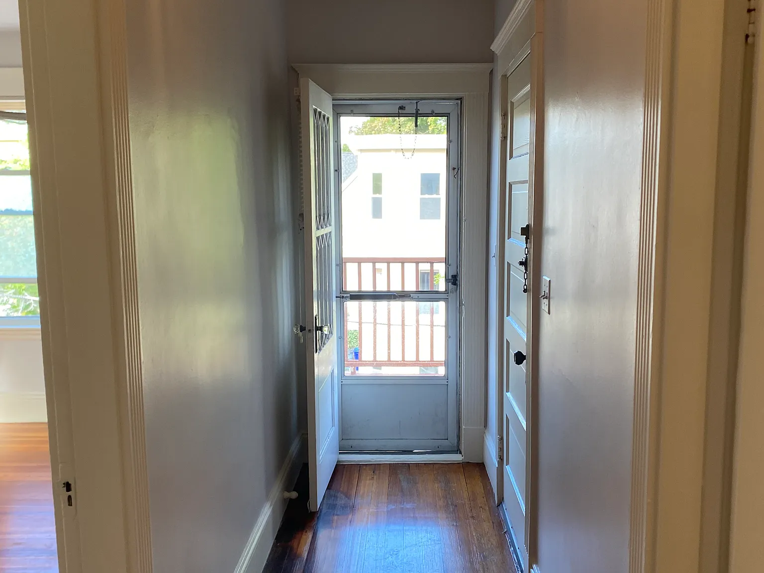 3 bed, 1000 sqft, $2,995 — Photo 2