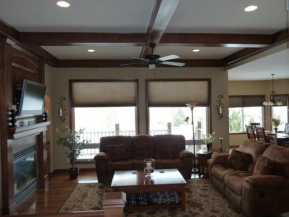 4th image of 307 E Crescent Lakes Dr