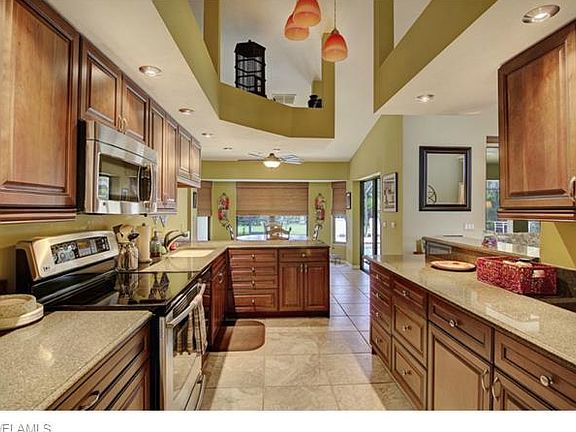 5th image of 22210 Fairmount Ct
