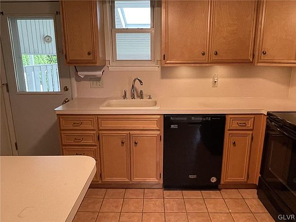 2nd image of 100 W 26th St