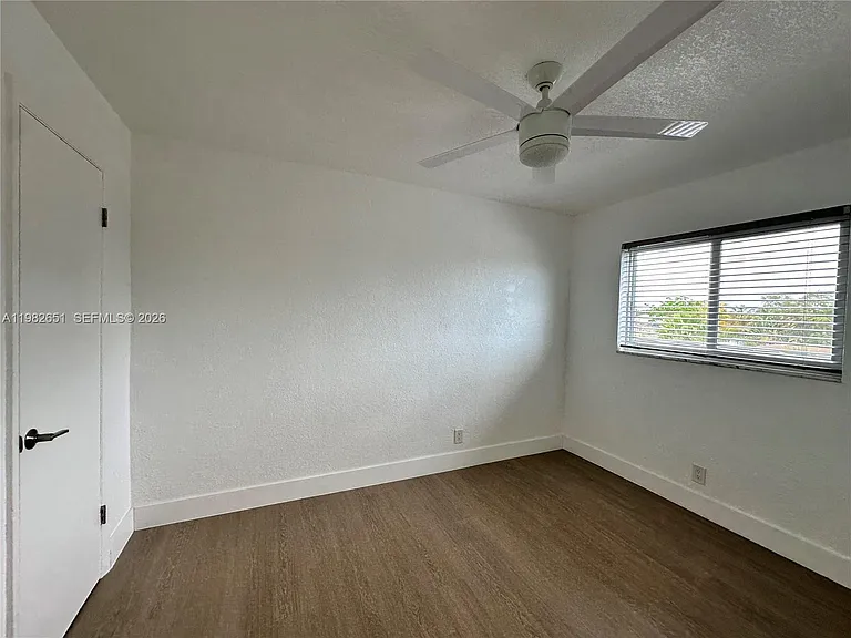 913 NE 17th St #8 — Photo 16