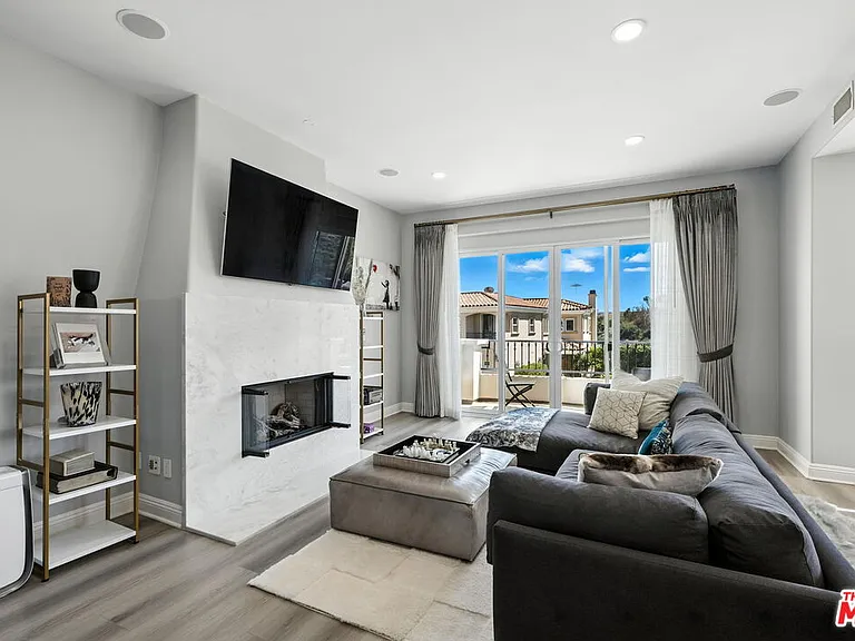 23971 De Ville Way — Photo 7