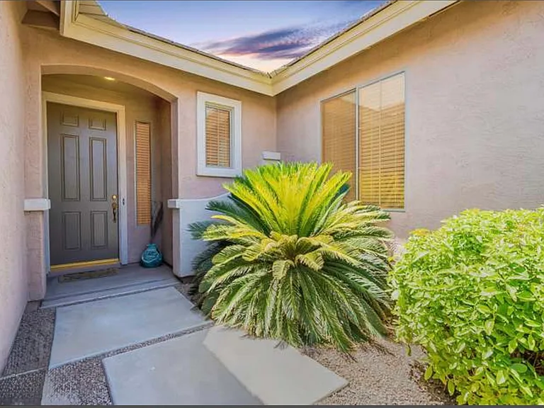 201 W Roadrunner Dr — Photo 3