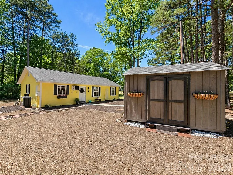2736 Miranda Rd — Photo 10