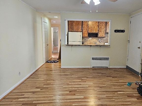 3rd image of 560 E Broadway