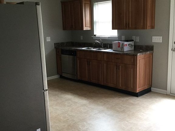 5th image of 1466 Collins Dr