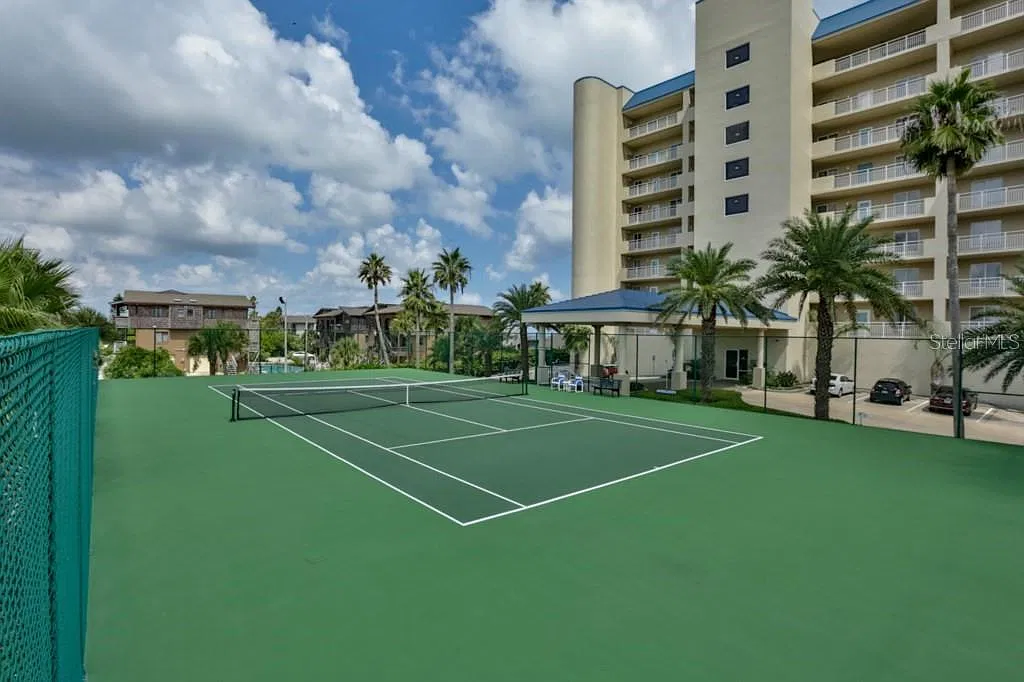 3 bed, 3.0 bath, 2061 sqft, $5,000 — Photo 2