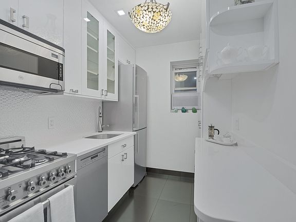 3rd image of 317 W 54th St APT 1A