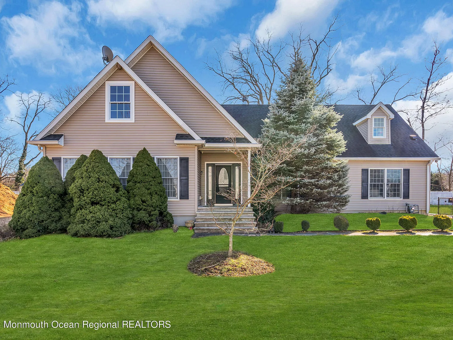 7 bed, 3600 sqft, $5,390 — Photo 1