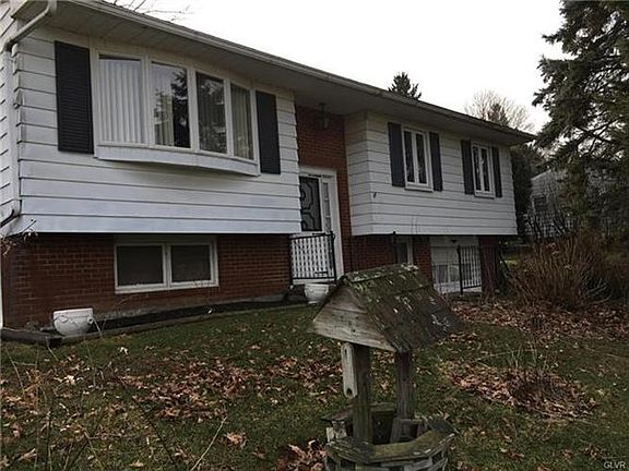 3rd image of 4050 Summit Ave
