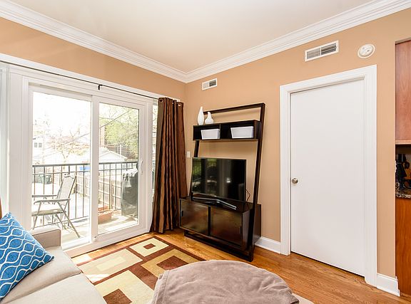 3rd image of 4422 N Ashland Ave APT 1W