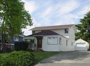 2010 NE 12th St, Renton, WA 98056