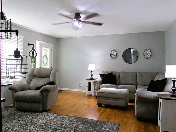 4th image of 1372 Stephens Rd