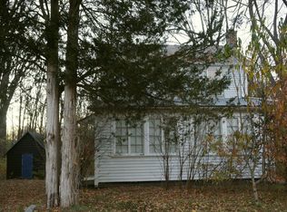 24 Howe Rd, Hudson, NY 12534