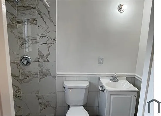 219 E 28th St — Photo 27