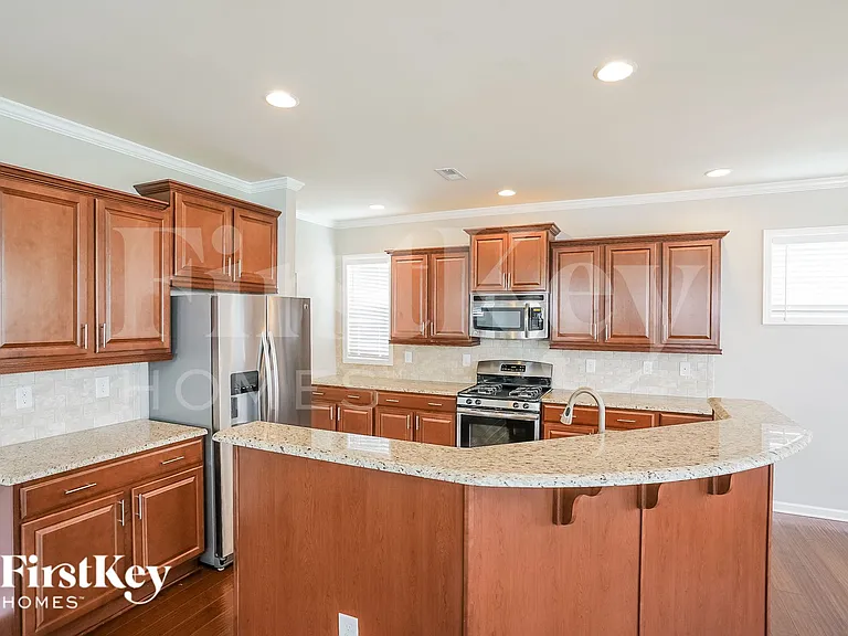 175 Heathwood Dr — Photo 6