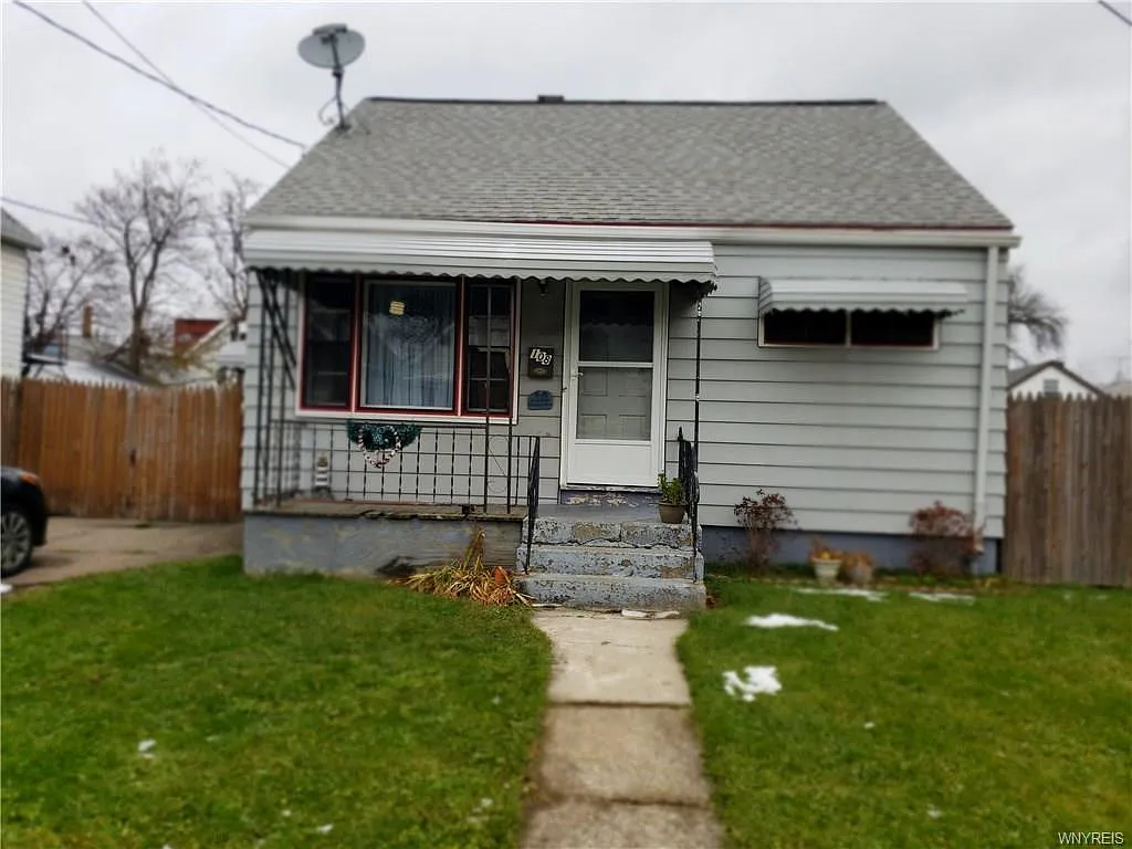 108 Albert Ave photo 1